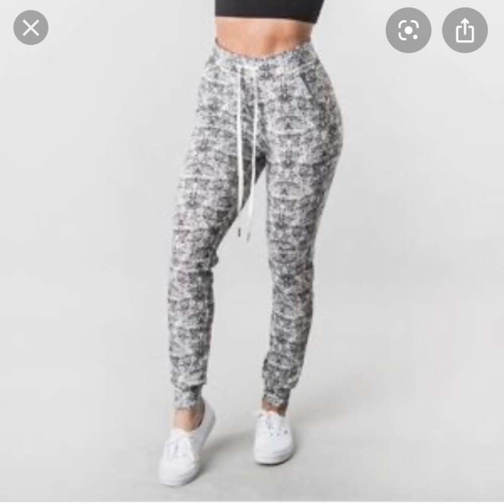 Buff bunny Jasmine jogger in hustle print